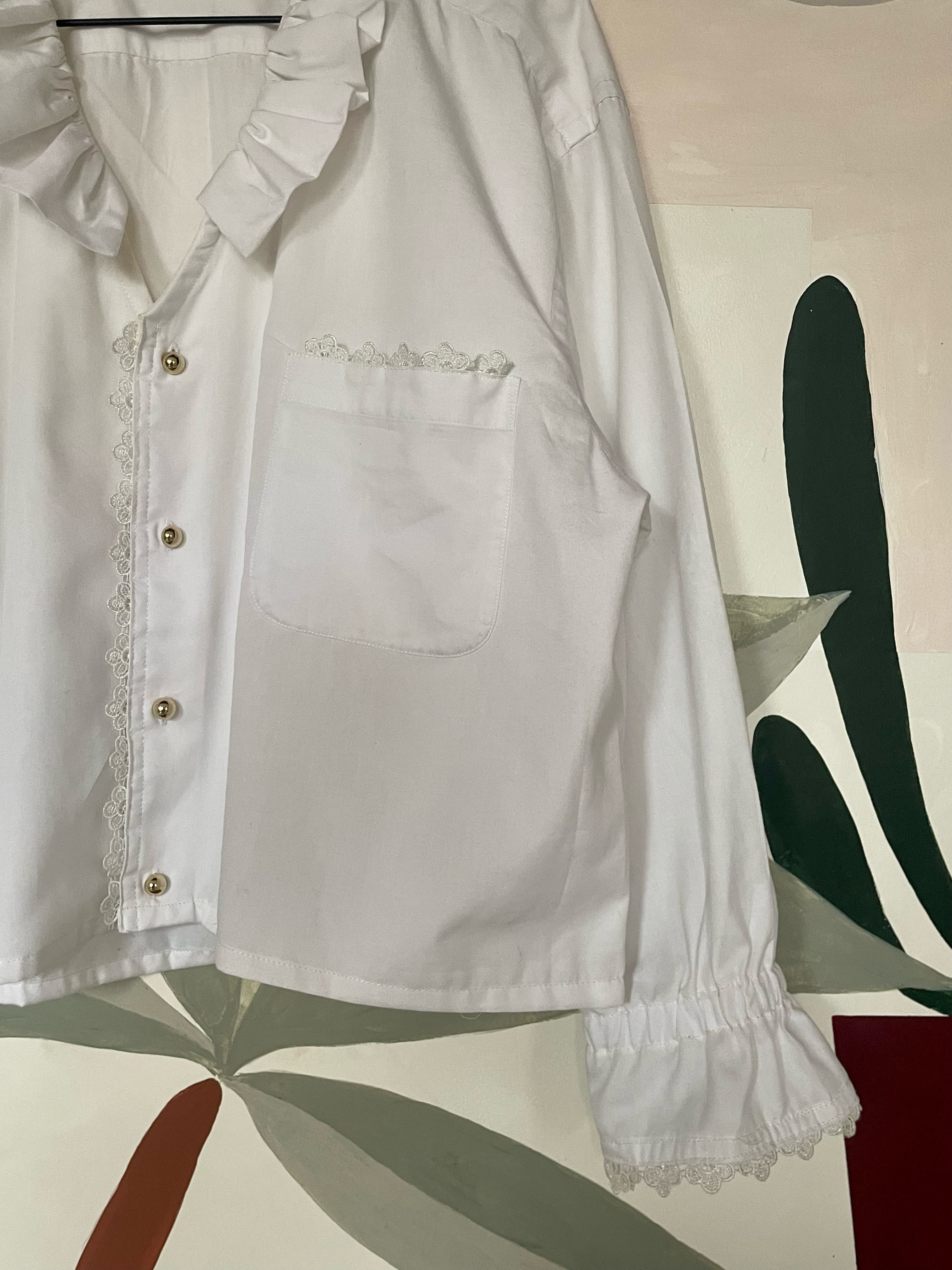 LA DUCHESSE blanche et boutons dorés