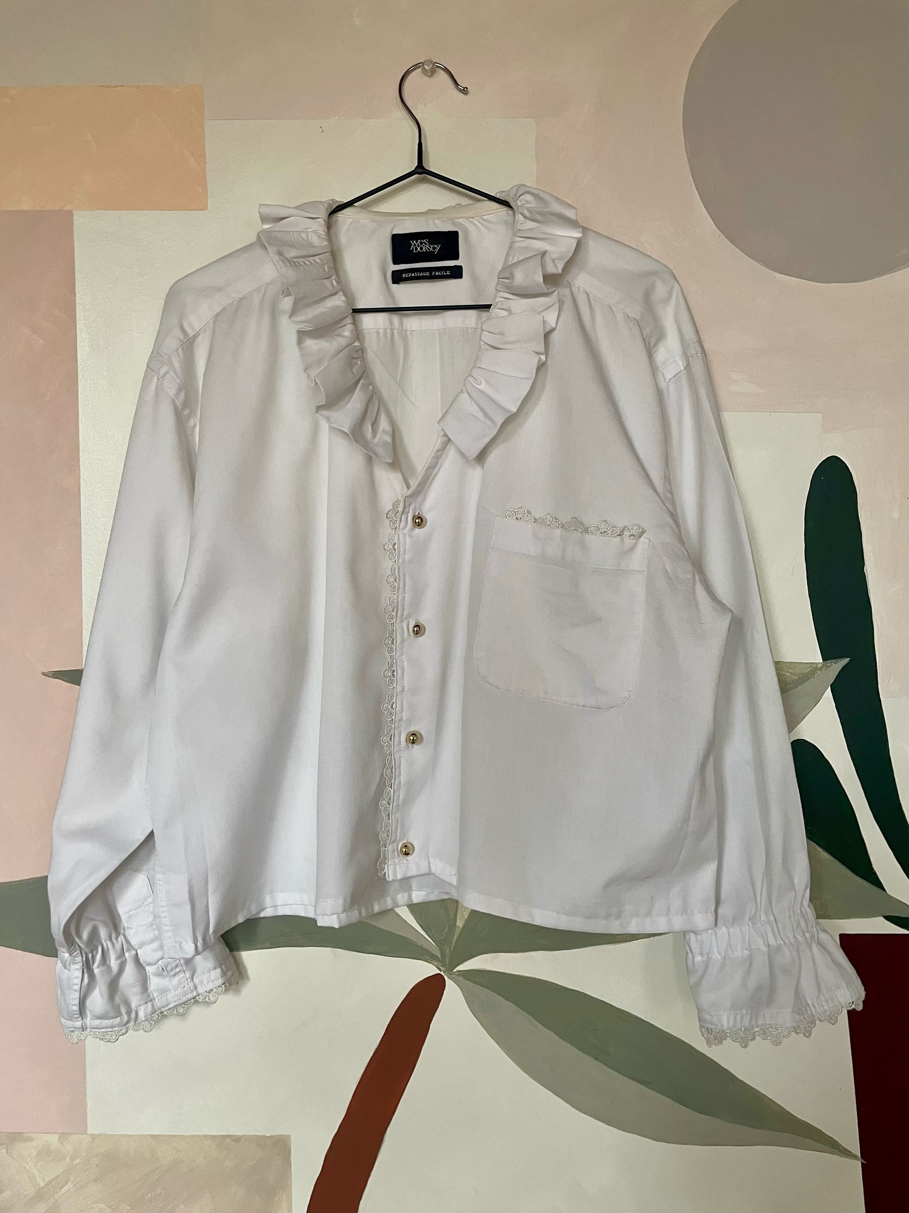 LA DUCHESSE blanche et boutons dorés