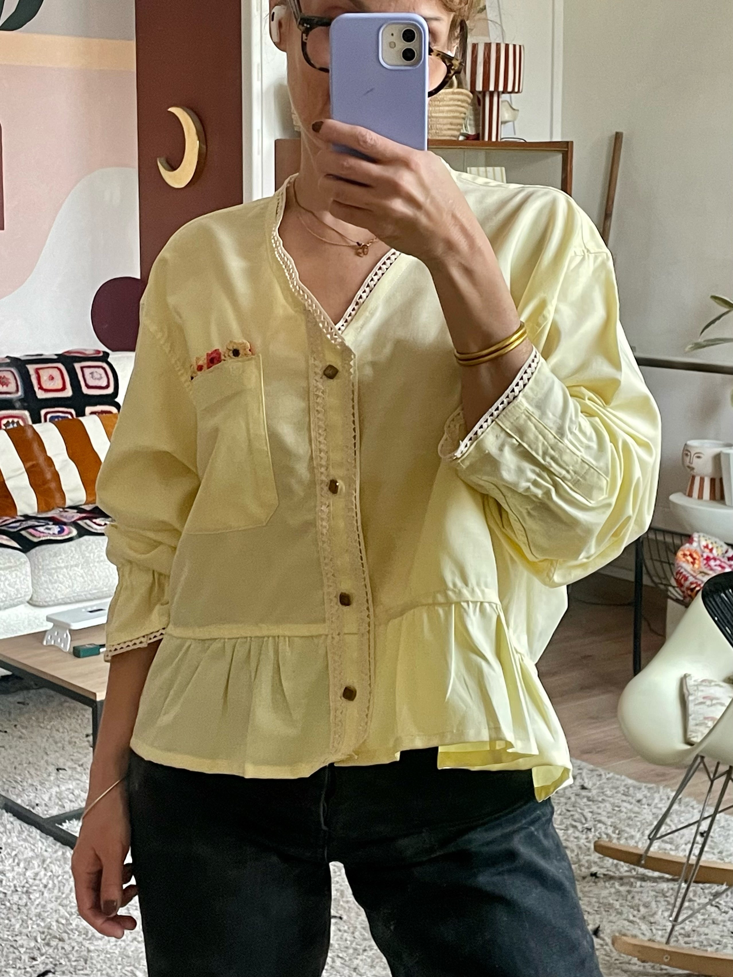 LA DISCRÈTE  jaune clair