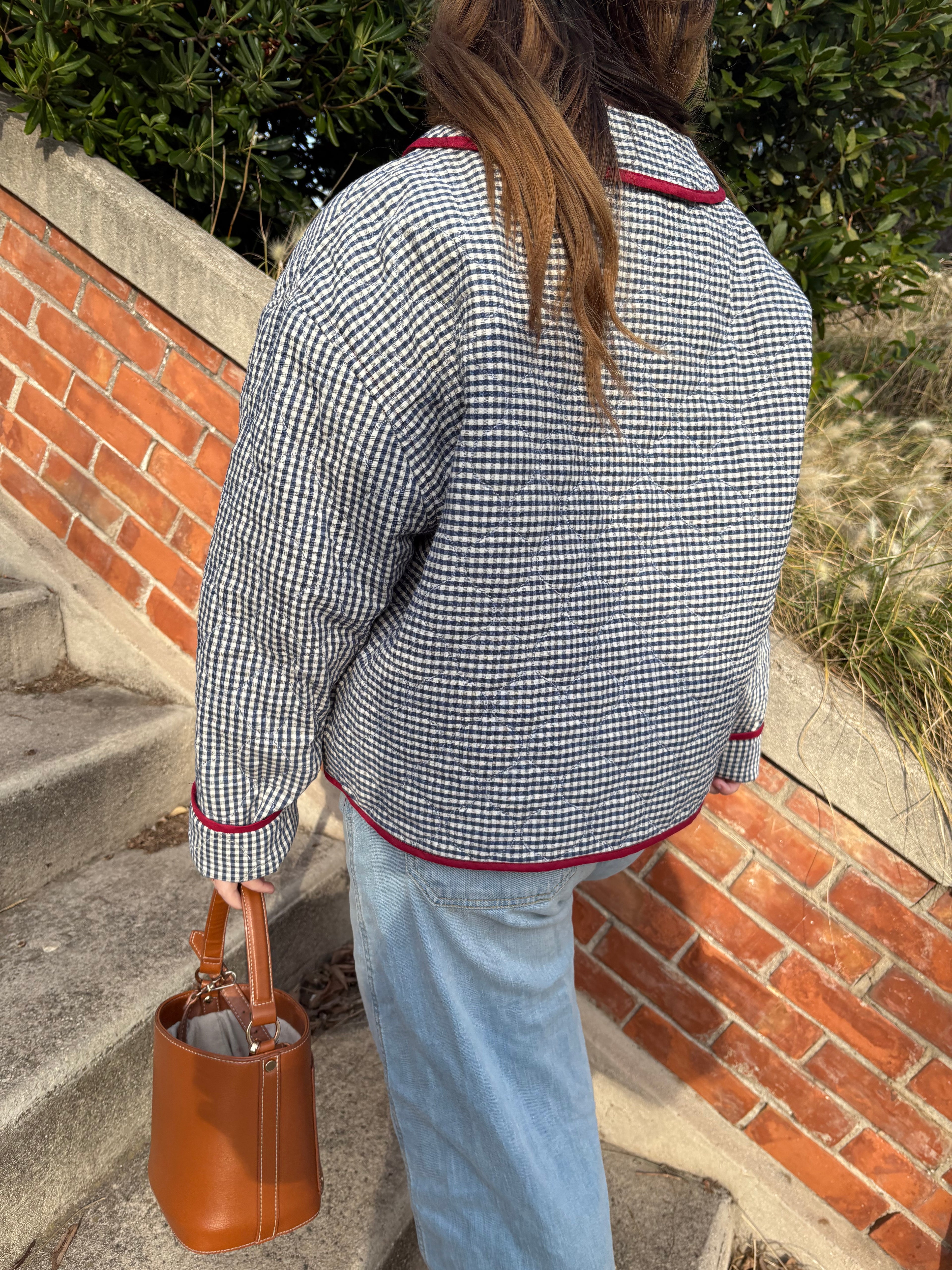 L’AUDACIEUSE veste molletonnée en vichy et biais rouge - cousue main - sur mesure - Méla de Mars